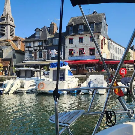 Botel Floating House With Terrace In *
